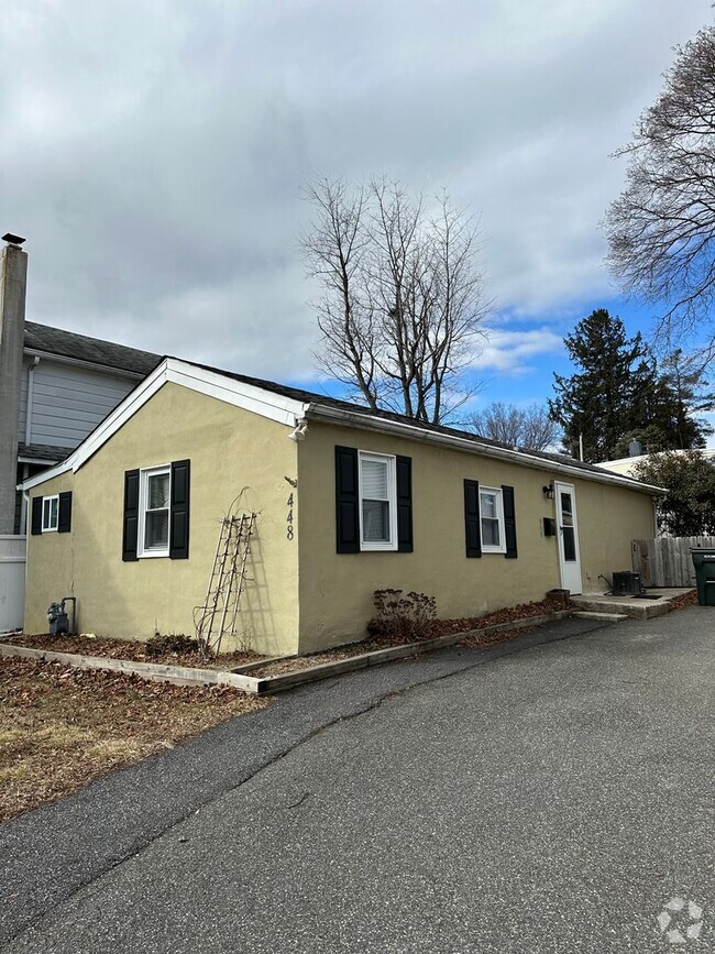 Building Photo - Single Family Home in Media