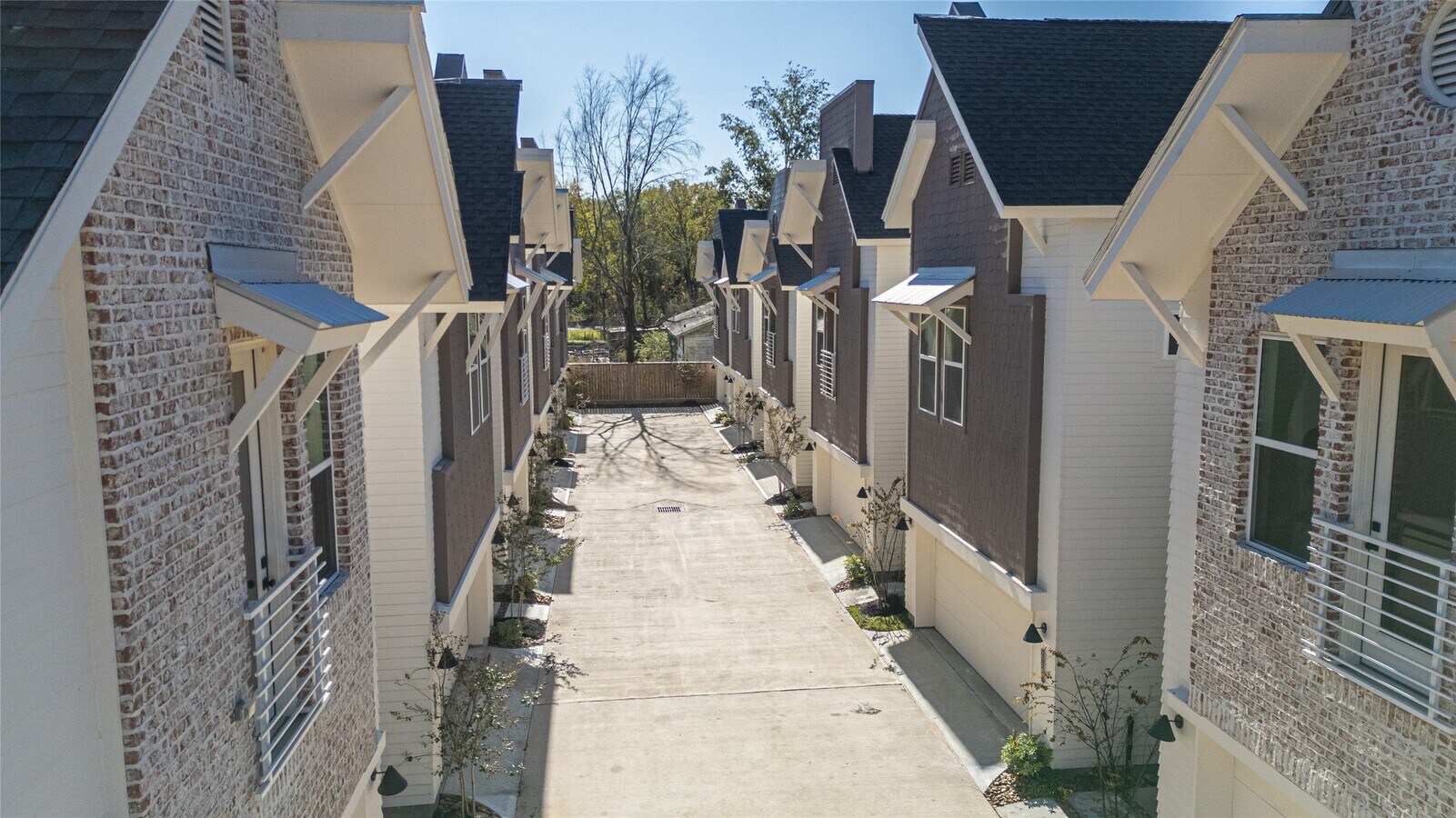 Photo - 881 Rachel St