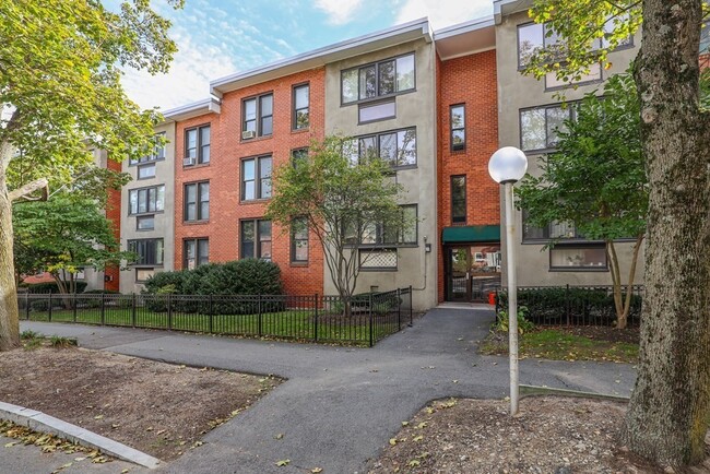 Building Photo - 32 Juniper St Unit 1 Rental