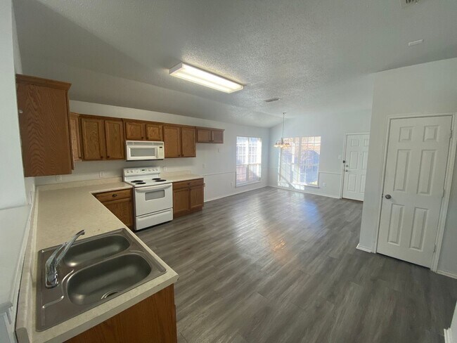 Photo - 6708 86th St