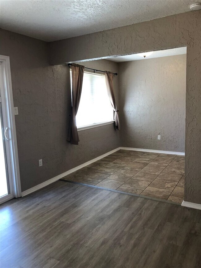Photo - 5510 NW Cottonwood Dr