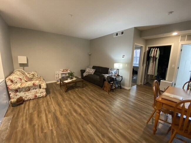 Photo - Great Location two-bed/two-bath off Greenway in Longfellow! Unit B