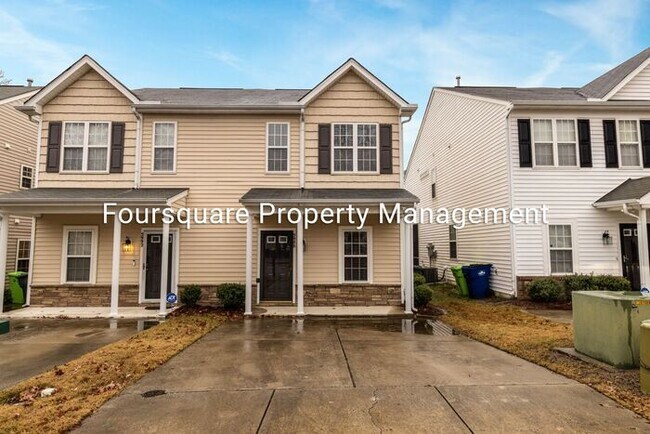 Photo - Bright End-Unit Townhome with Screened Porch & Community Pool – Raleigh Location
