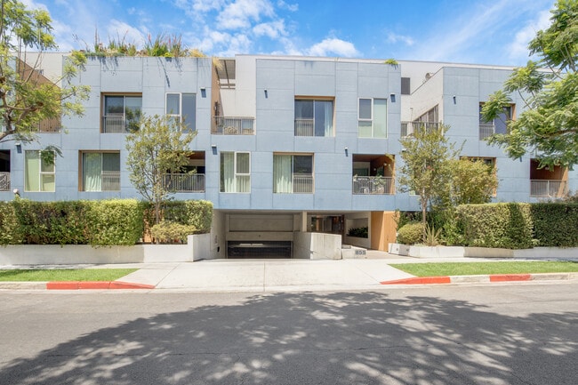 Building Photo - 855 Croft Ave