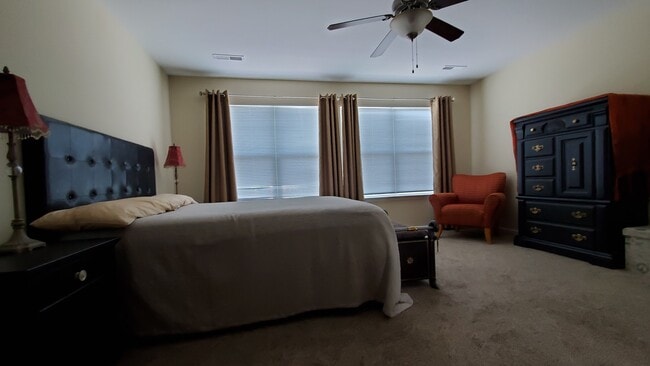 Building Photo - 304 W 18th St