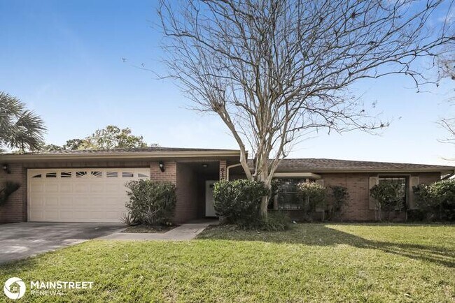 610 Emerson Dr NE, Palm Bay, FL 32907 - 610 Emerson Dr NE, Palm Bay, FL 32907 House