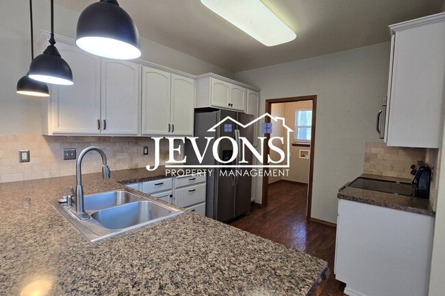 Photo - 1406 S 79th Ave