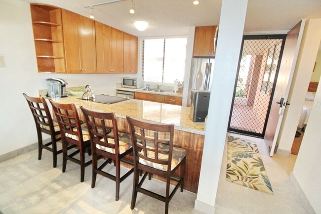 Photo - Extremely RARE right on the Ocean in Maala... Unit #210