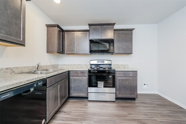 Photo - 22447 Verdin Rd