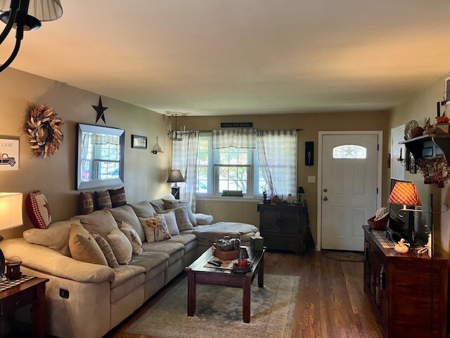 living room - 1406 Spruce Ave Casa