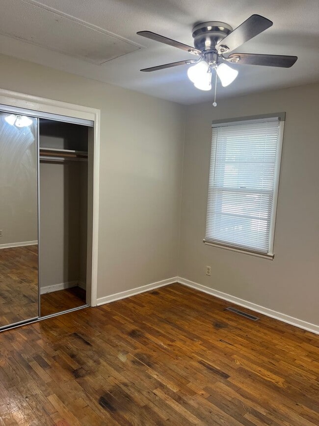 Photo - 3 bedroom/2 bath house close to KU with washer/dryer