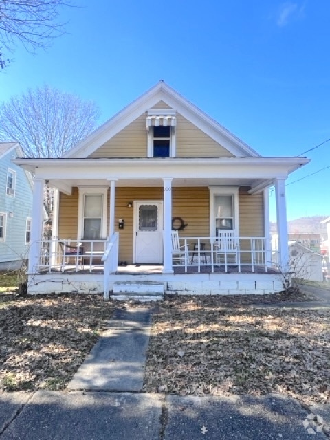 Building Photo - 720 4th St Rental