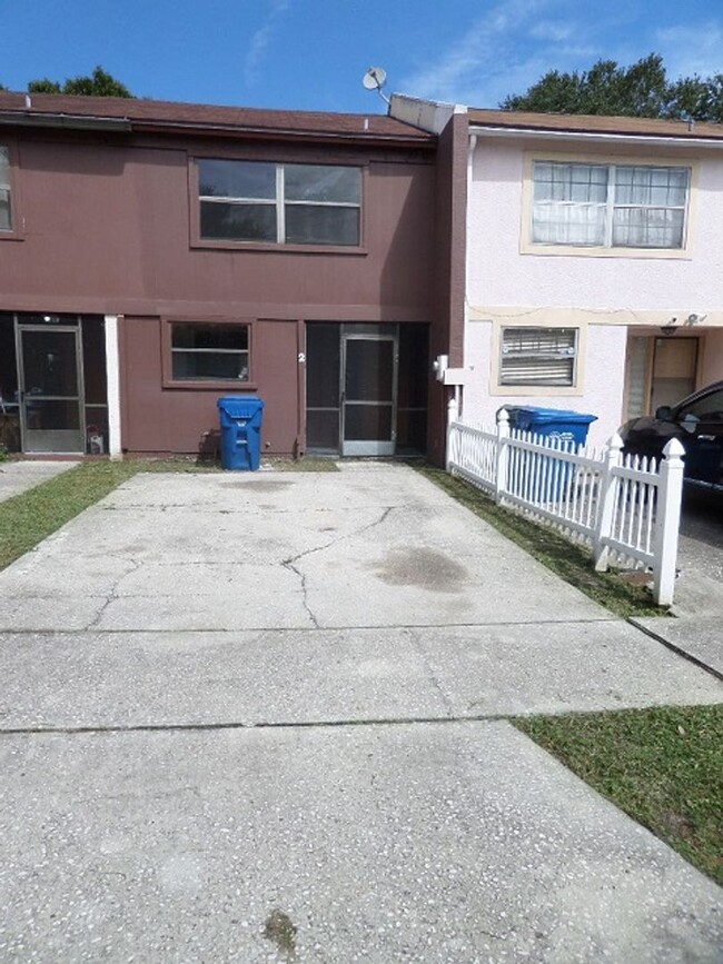 Spacious 2bdrm/1.5bath Townhome ** Ready N... - Spacious 2bdrm/1.5bath Townhome ** Ready N...