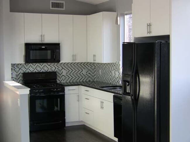 Photo - 3801 Avenue G Unidad B