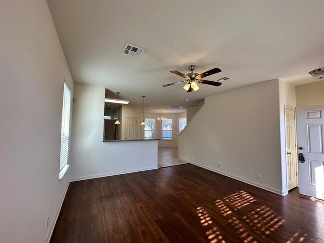 Photo - 918 Craters of the Moon Blvd