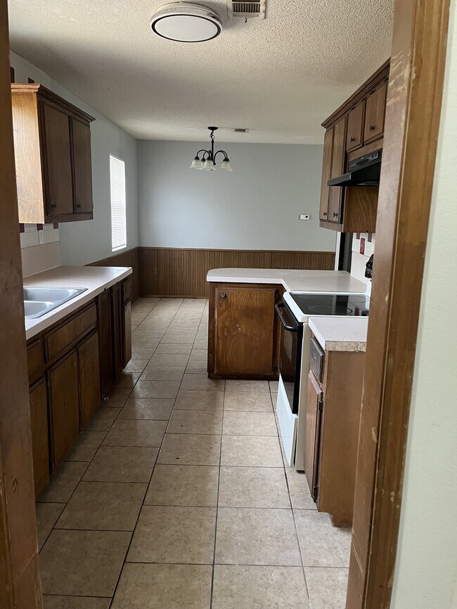 15682 Todd Ln