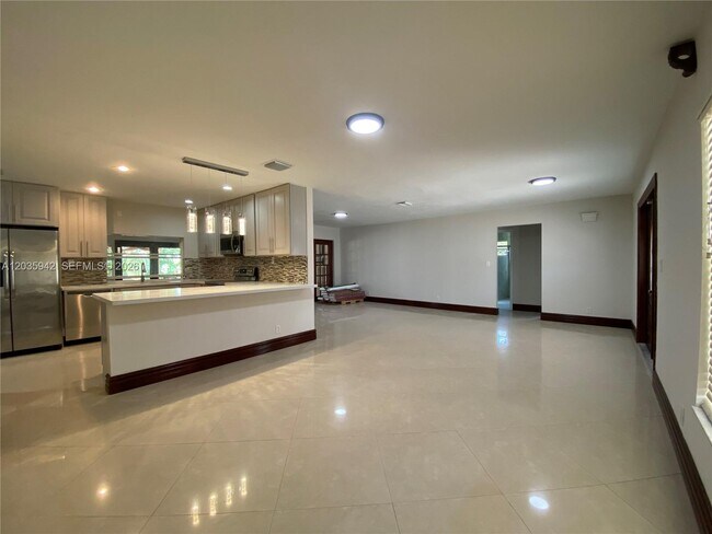Photo - 490 Bonaventure Blvd