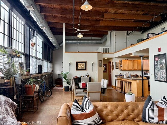 Photo - 3434 Russell St Unit 27-207