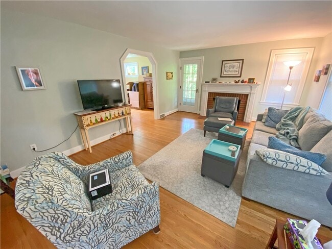 Photo - 2577 Elmwood Ave