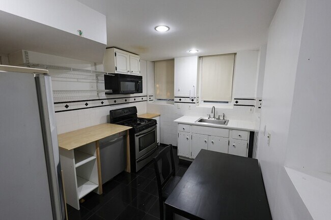 Building Photo - 235 Savin Hill Ave Unit 1