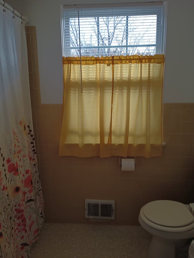 full bath. upstairs - 21 Teakwood Ln