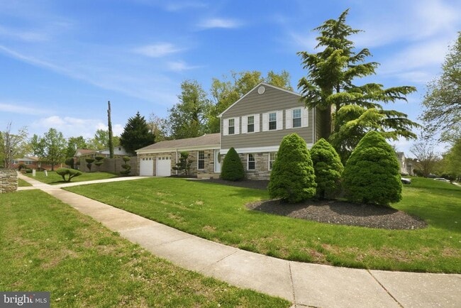 Photo - 510 Moat Way