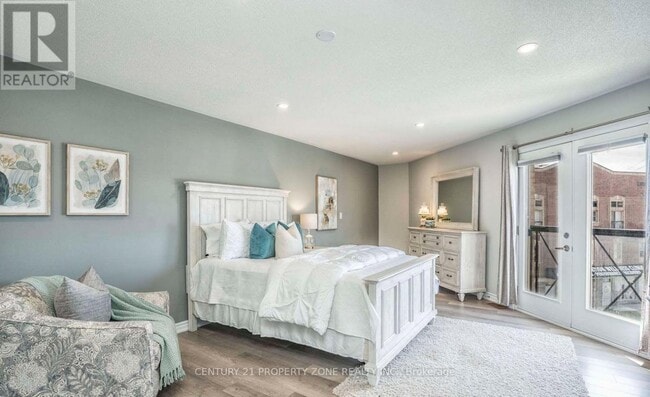Photo - 3865 Major Mackenzie Dr W