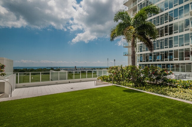 Photo - Luxury 2BR Signature Place Condo in Downto... Unit APT 623