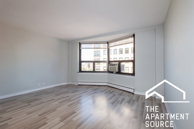 Photo - 445 W Wellington Ave Unit 10H