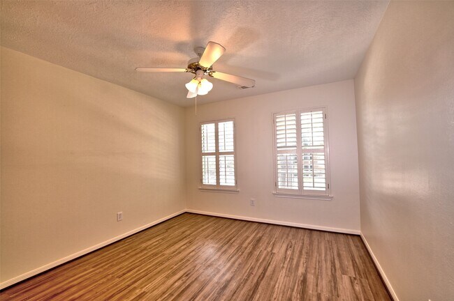 Photo - 15810 Hollow Rock Dr