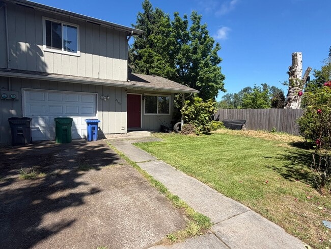 Building Photo - Nice 2/Bedroom 1-1/2 Bath Duplex In Bethel Area Unit 2298