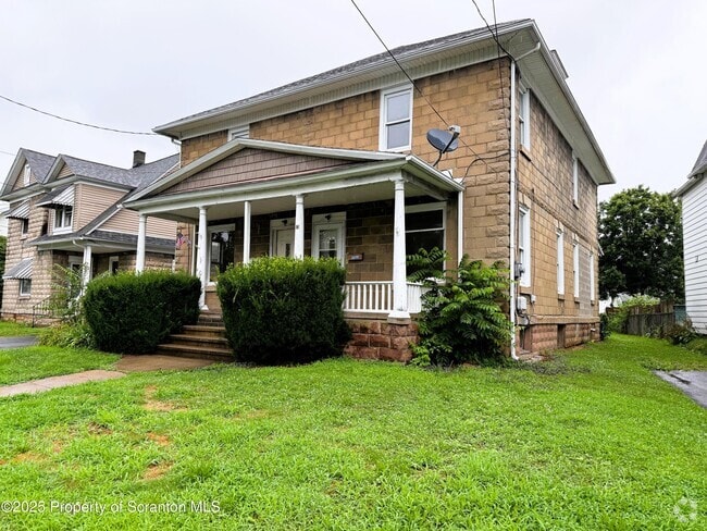 Building Photo - 83 Tripp St Rental