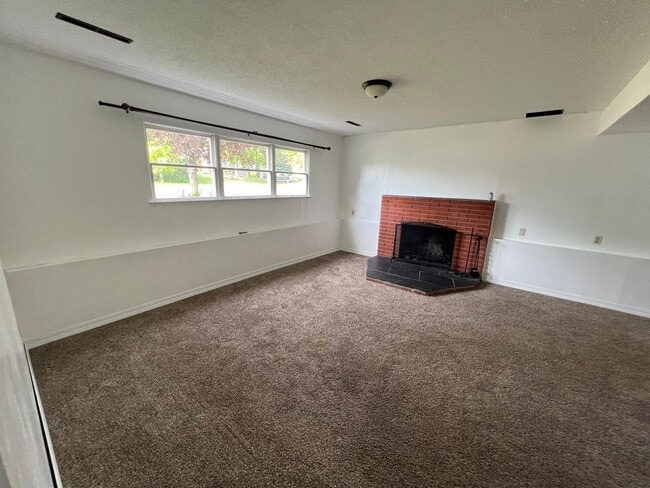 Photo - 25% OFF FIRST MONTHS RENT - Beautiful 4 be...