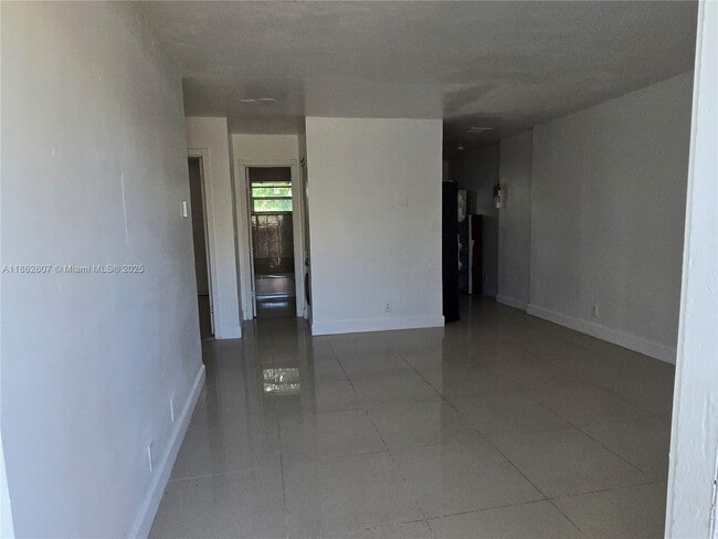 Photo - 4151 SW 19th St Unit 2