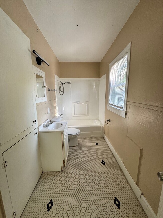 Photo - 4603 Canal St