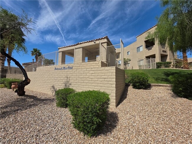 Photo - 2200 Highpointe Dr Unit 201