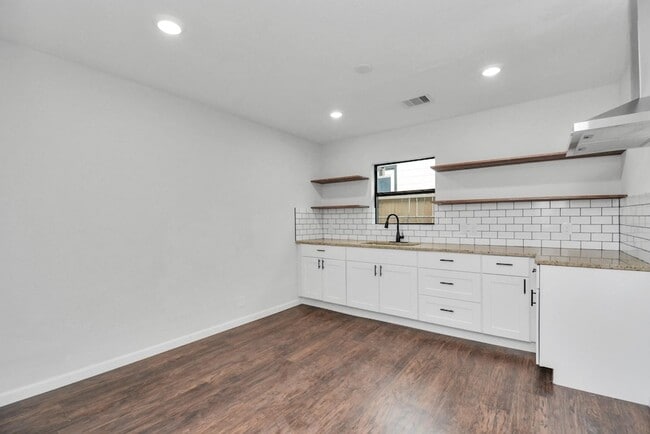 Photo - 262 De Boll St