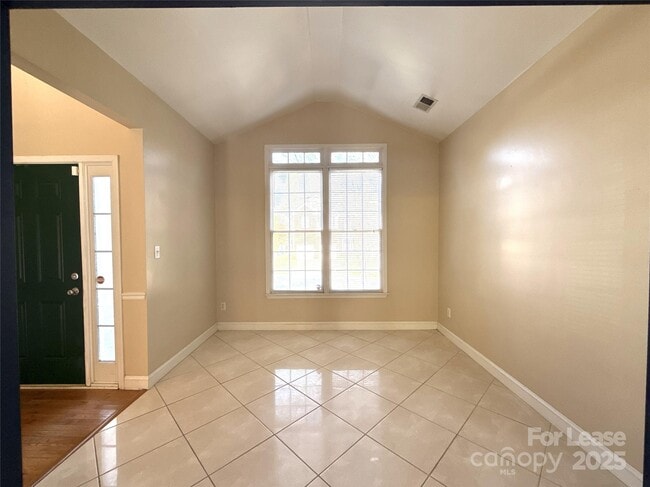 Photo - 1928 Dearmon Dr