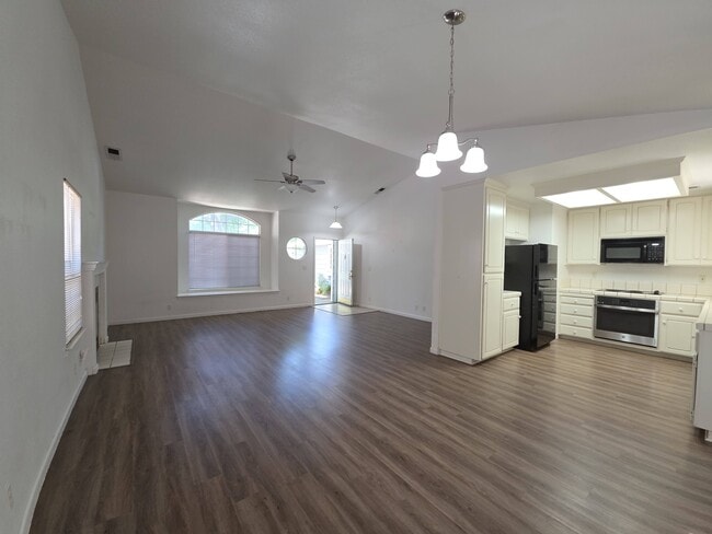 Photo - 819 Black Walnut Way