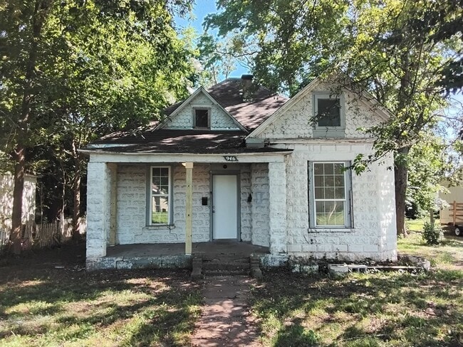 Building Photo - 946 W Poplar St Rental