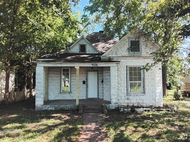 Building Photo - 946 W Poplar St Rental