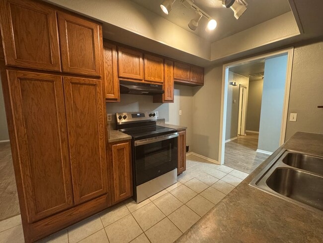 Photo - 5716 S Elm Ave