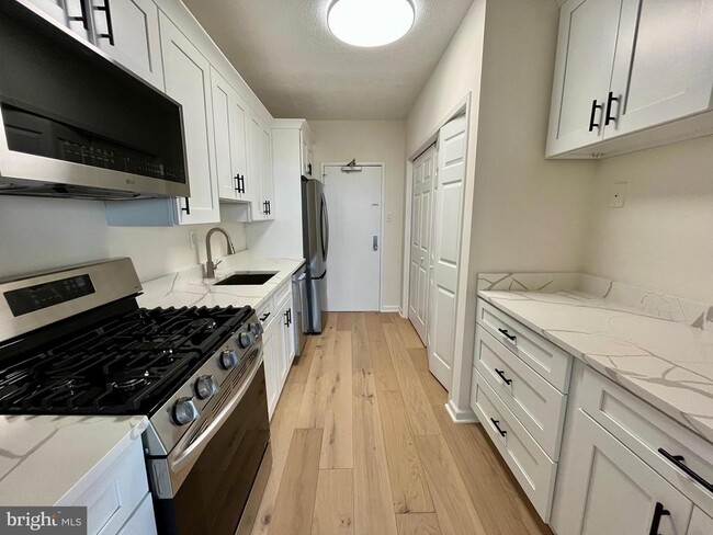 Photo - 4141 Henderson Rd Apartment Unit 912