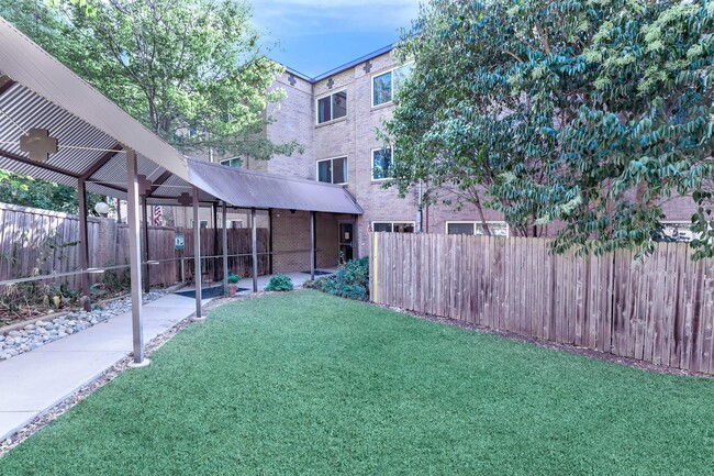 Photo - 1500 N Garrett Ave Unit #1500
