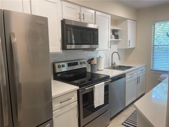 Photo - 800 Mallery St Unidad C-28