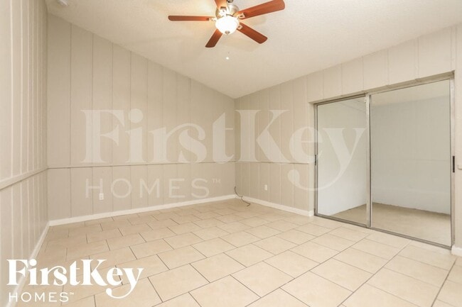 Photo - 2045 Houndslake Dr