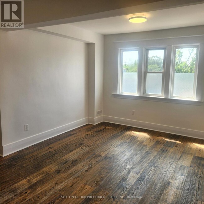 Photo - 312 Wharncliffe Rd S