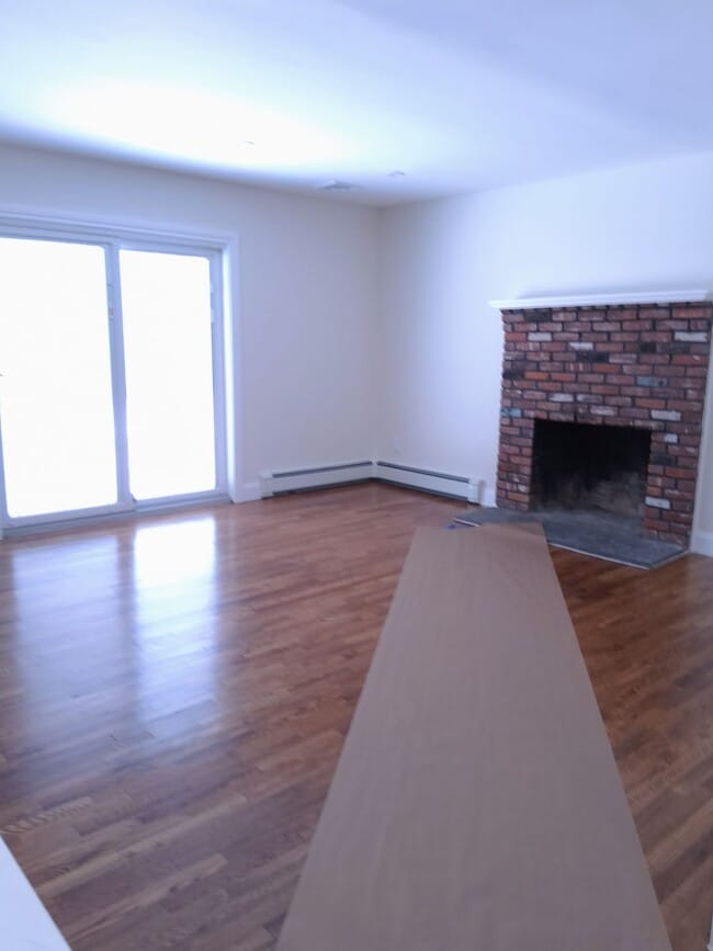 Photo - 34 Old East Neck Rd