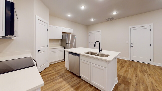 Photo - 432 W Roger St