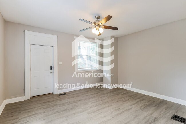 Photo - 760 Chateau Ave